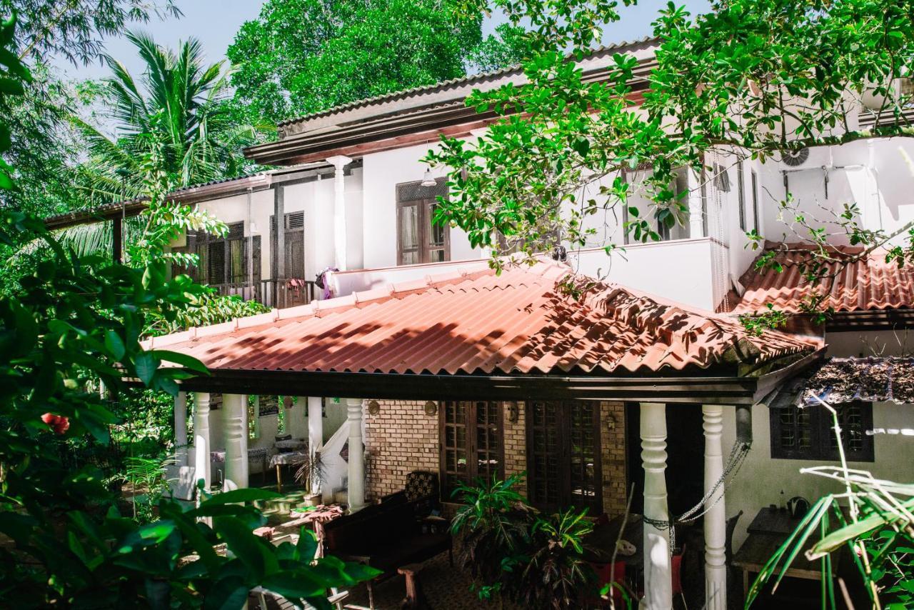 Kadolana Guest House ミリッサ エクステリア 写真